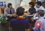Immagine di Famiglia creazione di tornado piano di sicurezza United States USA, 1979, secondo 62 filmato di repertorio 65675076794