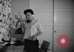 Standbild Evakuierungsübungen California United States USA, 1956, aus Sekunde 12 historischem Filmmaterial Videoclip 65675076816