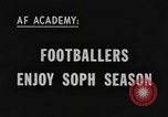 Standbild Fußball-Praxis Colorado United States USA, 1956, aus Sekunde 1 historischem Filmmaterial Videoclip 65675076819