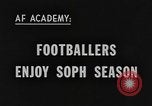 Standbild Fußball-Praxis Colorado United States USA, 1956, aus Sekunde 3 historischem Filmmaterial Videoclip 65675076819