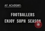 Standbild Fußball-Praxis Colorado United States USA, 1956, aus Sekunde 5 historischem Filmmaterial Videoclip 65675076819