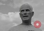 Standbild Fußball-Praxis Colorado United States USA, 1956, aus Sekunde 17 historischem Filmmaterial Videoclip 65675076819