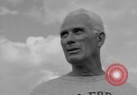 Standbild Fußball-Praxis Colorado United States USA, 1956, aus Sekunde 18 historischem Filmmaterial Videoclip 65675076819