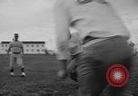Standbild Fußball-Praxis Colorado United States USA, 1956, aus Sekunde 28 historischem Filmmaterial Videoclip 65675076819