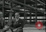 Standbild Ford Willow Run Flugzeuge Anlage Willow Run Michigan USA, 1945, aus Sekunde 11 historischem Filmmaterial Videoclip 65675076822