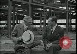Standbild Ford Willow Run Flugzeuge Anlage Willow Run Michigan USA, 1945, aus Sekunde 23 historischem Filmmaterial Videoclip 65675076822