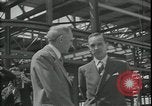 Standbild Ford Willow Run Flugzeuge Anlage Willow Run Michigan USA, 1945, aus Sekunde 25 historischem Filmmaterial Videoclip 65675076822