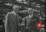 Standbild Ford Willow Run Flugzeuge Anlage Willow Run Michigan USA, 1945, aus Sekunde 29 historischem Filmmaterial Videoclip 65675076822