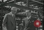 Standbild Ford Willow Run Flugzeuge Anlage Willow Run Michigan USA, 1945, aus Sekunde 33 historischem Filmmaterial Videoclip 65675076822