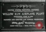 Standbild Ford Willow Run Flugzeuge Anlage Willow Run Michigan USA, 1945, aus Sekunde 34 historischem Filmmaterial Videoclip 65675076822