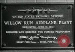 Standbild Ford Willow Run Flugzeuge Anlage Willow Run Michigan USA, 1945, aus Sekunde 35 historischem Filmmaterial Videoclip 65675076822