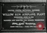 Standbild Ford Willow Run Flugzeuge Anlage Willow Run Michigan USA, 1945, aus Sekunde 37 historischem Filmmaterial Videoclip 65675076822