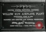 Standbild Ford Willow Run Flugzeuge Anlage Willow Run Michigan USA, 1945, aus Sekunde 42 historischem Filmmaterial Videoclip 65675076822