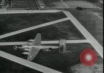 Standbild Ford Willow Run Flugzeuge Anlage Willow Run Michigan USA, 1945, aus Sekunde 44 historischem Filmmaterial Videoclip 65675076822