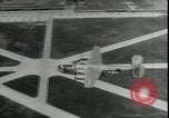 Standbild Ford Willow Run Flugzeuge Anlage Willow Run Michigan USA, 1945, aus Sekunde 46 historischem Filmmaterial Videoclip 65675076822