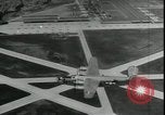 Standbild Ford Willow Run Flugzeuge Anlage Willow Run Michigan USA, 1945, aus Sekunde 48 historischem Filmmaterial Videoclip 65675076822