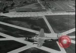 Standbild Ford Willow Run Flugzeuge Anlage Willow Run Michigan USA, 1945, aus Sekunde 49 historischem Filmmaterial Videoclip 65675076822