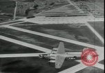 Standbild Ford Willow Run Flugzeuge Anlage Willow Run Michigan USA, 1945, aus Sekunde 51 historischem Filmmaterial Videoclip 65675076822