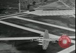 Standbild Ford Willow Run Flugzeuge Anlage Willow Run Michigan USA, 1945, aus Sekunde 52 historischem Filmmaterial Videoclip 65675076822