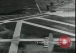 Standbild Ford Willow Run Flugzeuge Anlage Willow Run Michigan USA, 1945, aus Sekunde 54 historischem Filmmaterial Videoclip 65675076822