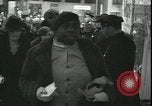 Standbild Mays Kleidungsstücke für Bedürftige Brooklyn New York City USA, 1934, aus Sekunde 26 historischem Filmmaterial Videoclip 65675076824