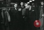Standbild Louis ein Cumonow spenden Mäntel an Bedürftige Kansas City Missouri USA, 1935, aus Sekunde 10 historischem Filmmaterial Videoclip 65675076825