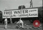 Image 'eau pour faire face à la sécheresse Louisburg Kansas USA, 1936, de la seconde 10 séquences d'archives historiques vidéo 65675076829