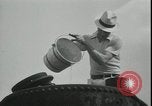 Image 'eau pour faire face à la sécheresse Louisburg Kansas USA, 1936, de la seconde 13 séquences d'archives historiques vidéo 65675076829