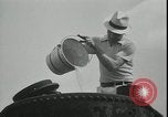 Image 'eau pour faire face à la sécheresse Louisburg Kansas USA, 1936, de la seconde 15 séquences d'archives historiques vidéo 65675076829
