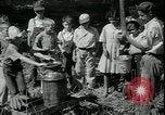 Image 'eau pour faire face à la sécheresse Louisburg Kansas USA, 1936, de la seconde 32 séquences d'archives historiques vidéo 65675076829