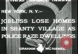 Immagine di Shanty village cancellata dalla polizia New York United States USA, 1933, secondo 3 filmato di repertorio 65675076833