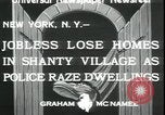 Immagine di Shanty village cancellata dalla polizia New York United States USA, 1933, secondo 4 filmato di repertorio 65675076833