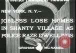 Immagine di Shanty village cancellata dalla polizia New York United States USA, 1933, secondo 5 filmato di repertorio 65675076833
