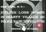 Immagine di Shanty village cancellata dalla polizia New York United States USA, 1933, secondo 7 filmato di repertorio 65675076833