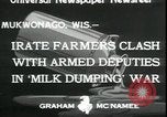 Standbild Milchbauern protestieren gegen Preise und dump Milch Mukwonago Wisconsin USA, 1933, aus Sekunde 3 historischem Filmmaterial Videoclip 65675076834