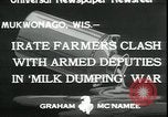 Standbild Milchbauern protestieren gegen Preise und dump Milch Mukwonago Wisconsin USA, 1933, aus Sekunde 7 historischem Filmmaterial Videoclip 65675076834