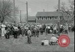 Standbild Milchbauern protestieren gegen Preise und dump Milch Mukwonago Wisconsin USA, 1933, aus Sekunde 9 historischem Filmmaterial Videoclip 65675076834