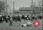 Standbild Milchbauern protestieren gegen Preise und dump Milch Mukwonago Wisconsin USA, 1933, aus Sekunde 11 historischem Filmmaterial Videoclip 65675076834