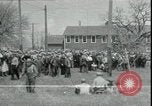 Standbild Milchbauern protestieren gegen Preise und dump Milch Mukwonago Wisconsin USA, 1933, aus Sekunde 12 historischem Filmmaterial Videoclip 65675076834
