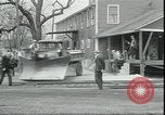 Standbild Milchbauern protestieren gegen Preise und dump Milch Mukwonago Wisconsin USA, 1933, aus Sekunde 19 historischem Filmmaterial Videoclip 65675076834
