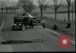 Standbild Milchbauern protestieren gegen Preise und dump Milch Mukwonago Wisconsin USA, 1933, aus Sekunde 25 historischem Filmmaterial Videoclip 65675076834