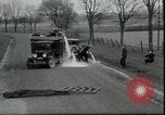 Standbild Milchbauern protestieren gegen Preise und dump Milch Mukwonago Wisconsin USA, 1933, aus Sekunde 26 historischem Filmmaterial Videoclip 65675076834