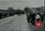 Standbild Milchbauern protestieren gegen Preise und dump Milch Mukwonago Wisconsin USA, 1933, aus Sekunde 36 historischem Filmmaterial Videoclip 65675076834
