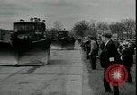 Standbild Milchbauern protestieren gegen Preise und dump Milch Mukwonago Wisconsin USA, 1933, aus Sekunde 38 historischem Filmmaterial Videoclip 65675076834