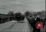 Standbild Milchbauern protestieren gegen Preise und dump Milch Mukwonago Wisconsin USA, 1933, aus Sekunde 39 historischem Filmmaterial Videoclip 65675076834