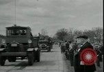 Standbild Milchbauern protestieren gegen Preise und dump Milch Mukwonago Wisconsin USA, 1933, aus Sekunde 41 historischem Filmmaterial Videoclip 65675076834