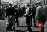 Standbild Milchbauern protestieren gegen Preise und dump Milch Mukwonago Wisconsin USA, 1933, aus Sekunde 55 historischem Filmmaterial Videoclip 65675076834