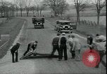 Standbild Milchbauern protestieren gegen Preise und dump Milch Mukwonago Wisconsin USA, 1933, aus Sekunde 56 historischem Filmmaterial Videoclip 65675076834