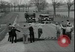 Standbild Milchbauern protestieren gegen Preise und dump Milch Mukwonago Wisconsin USA, 1933, aus Sekunde 58 historischem Filmmaterial Videoclip 65675076834