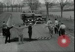 Standbild Milchbauern protestieren gegen Preise und dump Milch Mukwonago Wisconsin USA, 1933, aus Sekunde 60 historischem Filmmaterial Videoclip 65675076834